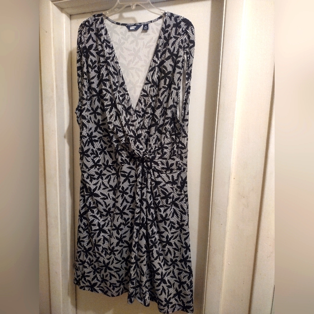 NWOT Lands' End Black and White Floral Sleeveless Dress 3X